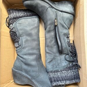 UGG Women's Charcoal Winter Boots, worn & still in a good condition